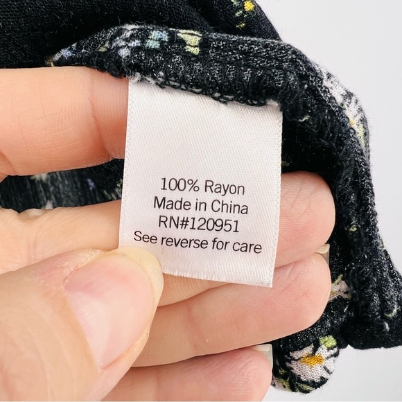 SO Black Floral Print Babydoll Top Blouse Juniors Boho Y2K Size Small - Picture 4 of 6